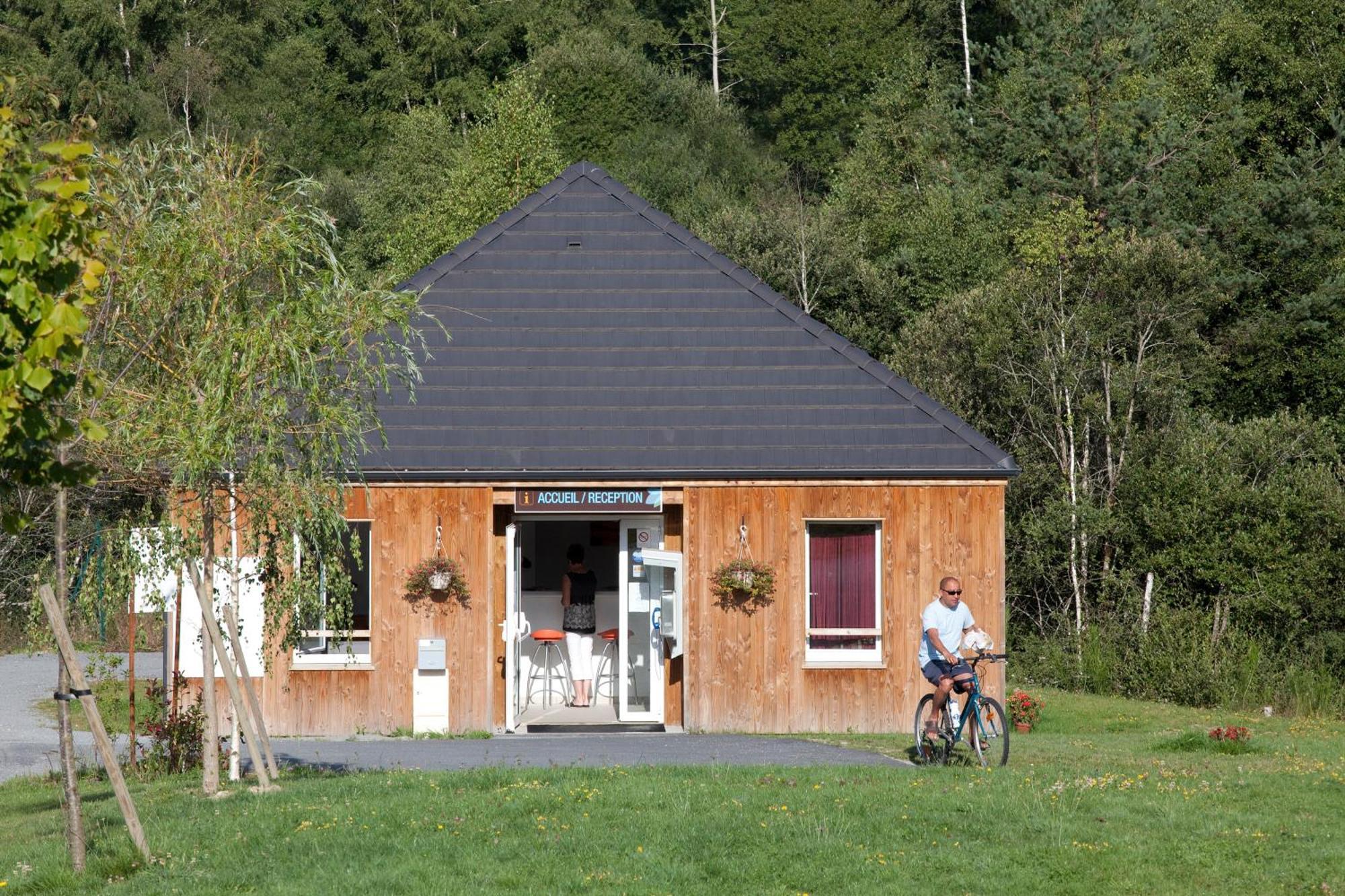 Vacanceole - Residence Le Domaine Du Bosquet เอเกลอตงส์ ภายนอก รูปภาพ