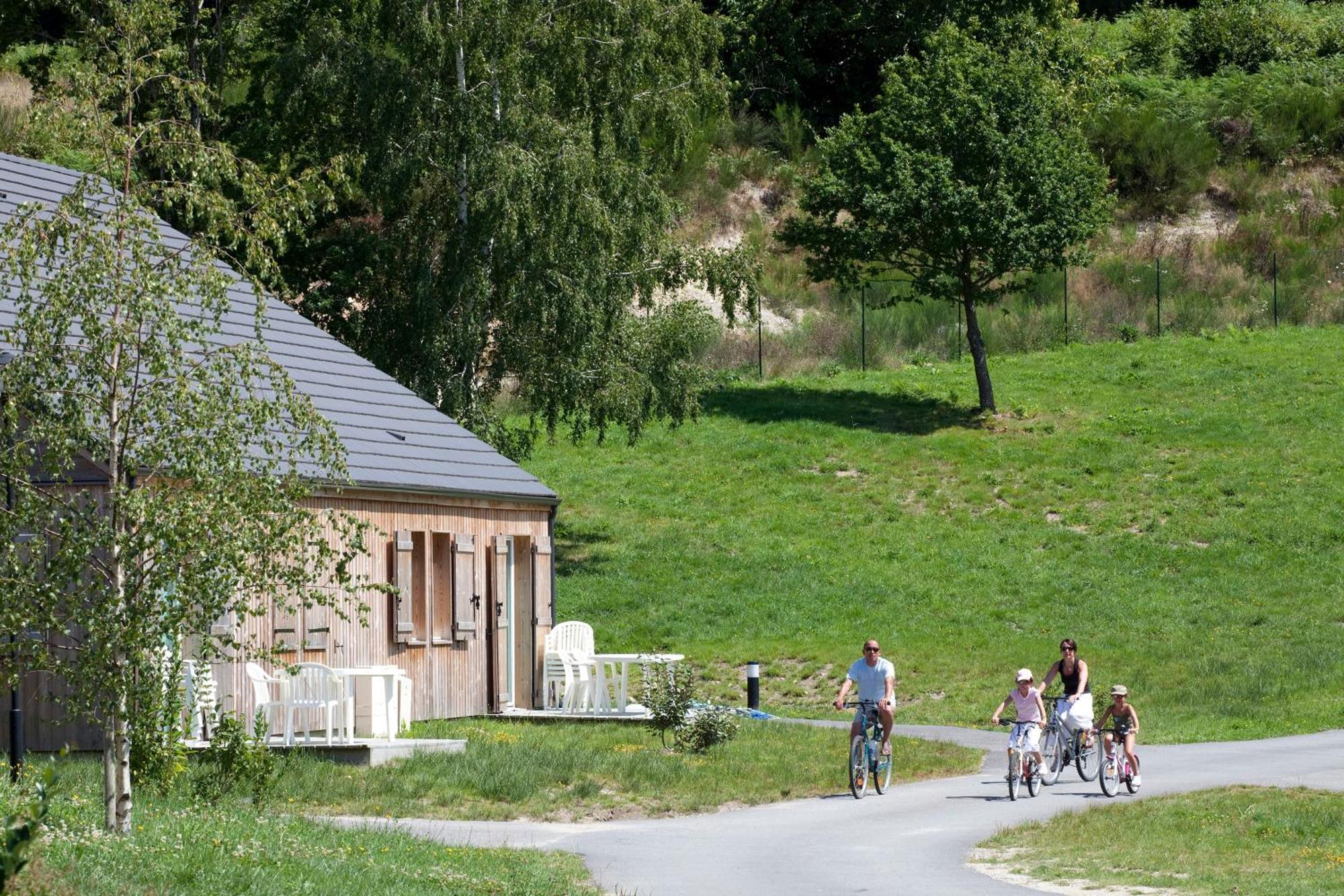 Vacanceole - Residence Le Domaine Du Bosquet เอเกลอตงส์ ภายนอก รูปภาพ