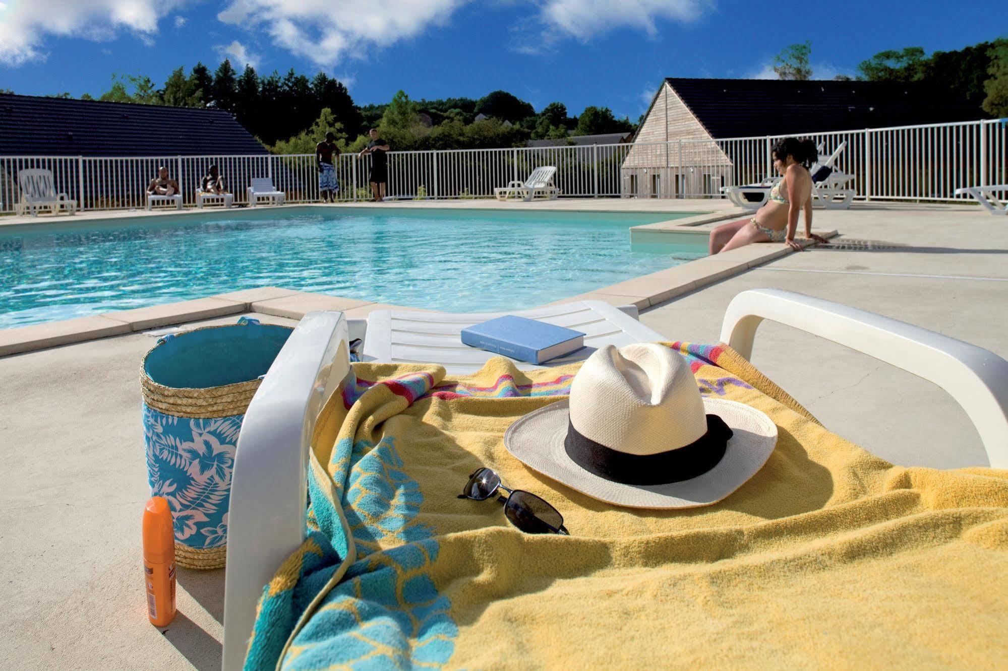 Vacanceole - Residence Le Domaine Du Bosquet เอเกลอตงส์ ภายนอก รูปภาพ