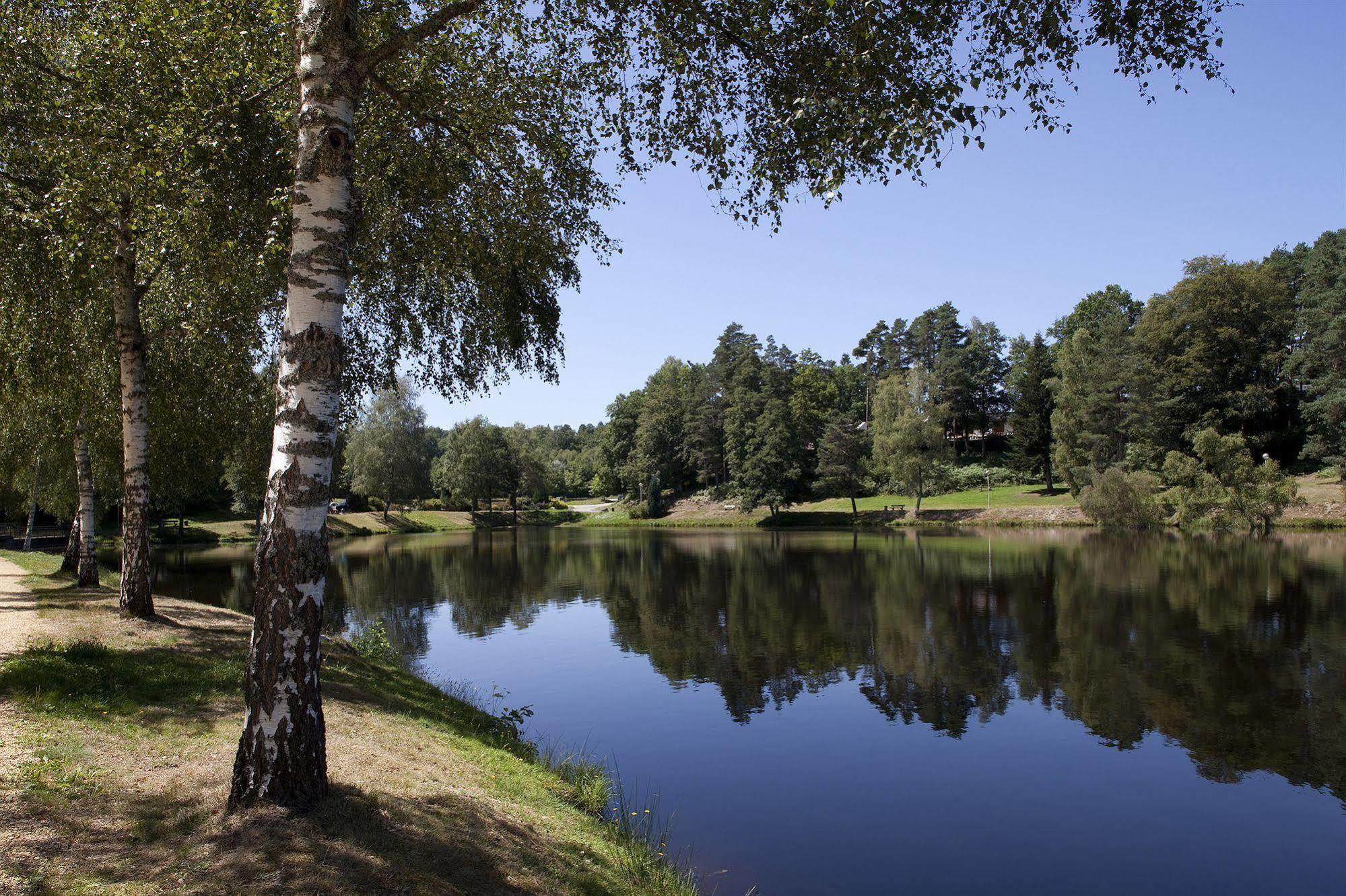 Vacanceole - Residence Le Domaine Du Bosquet เอเกลอตงส์ ภายนอก รูปภาพ